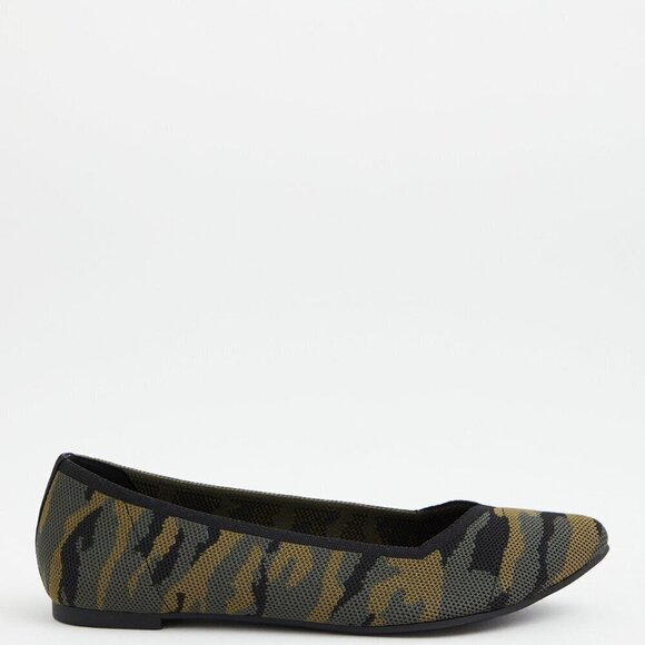 Torrid Knit Pointed Toe Flat (WW) Camo print 9W Wide Width - Picture 3 of 4